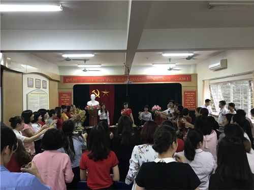 Cán bộ giáo viên nhân viên trường MN Đô thị Việt Hưng gặp mặt đầu xuân Kỷ Hợi 2019